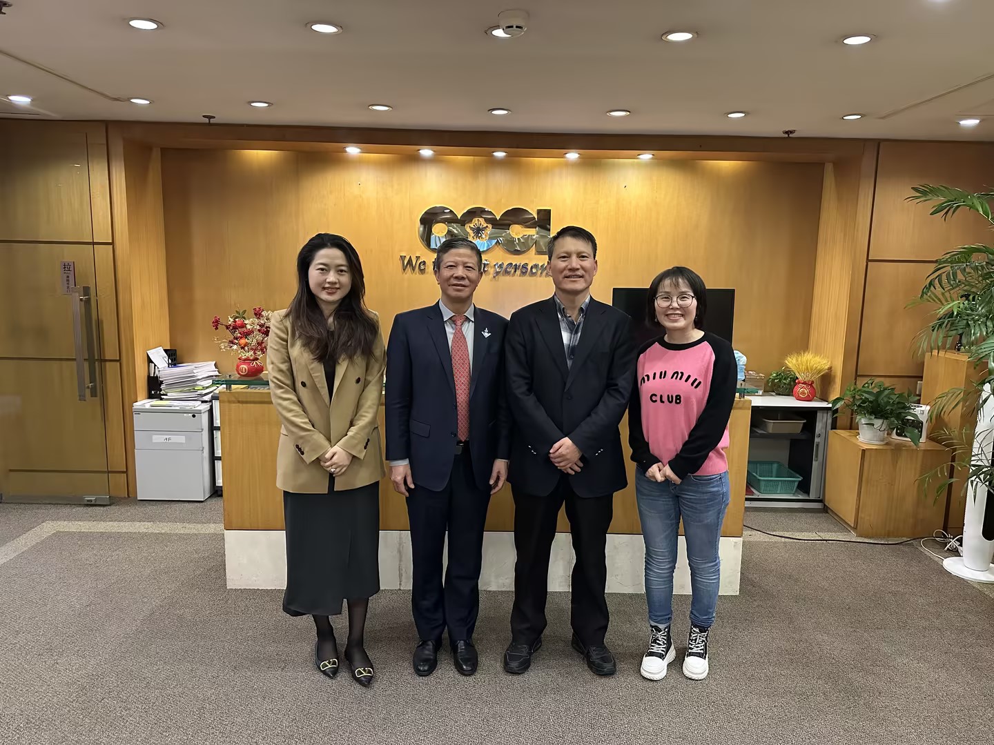 Group senior management visited OOCL