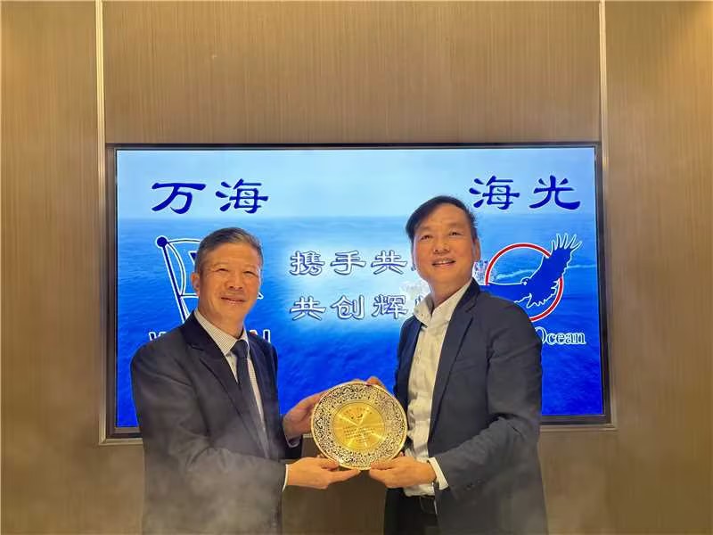 Chairman had dinner with WHL leaders