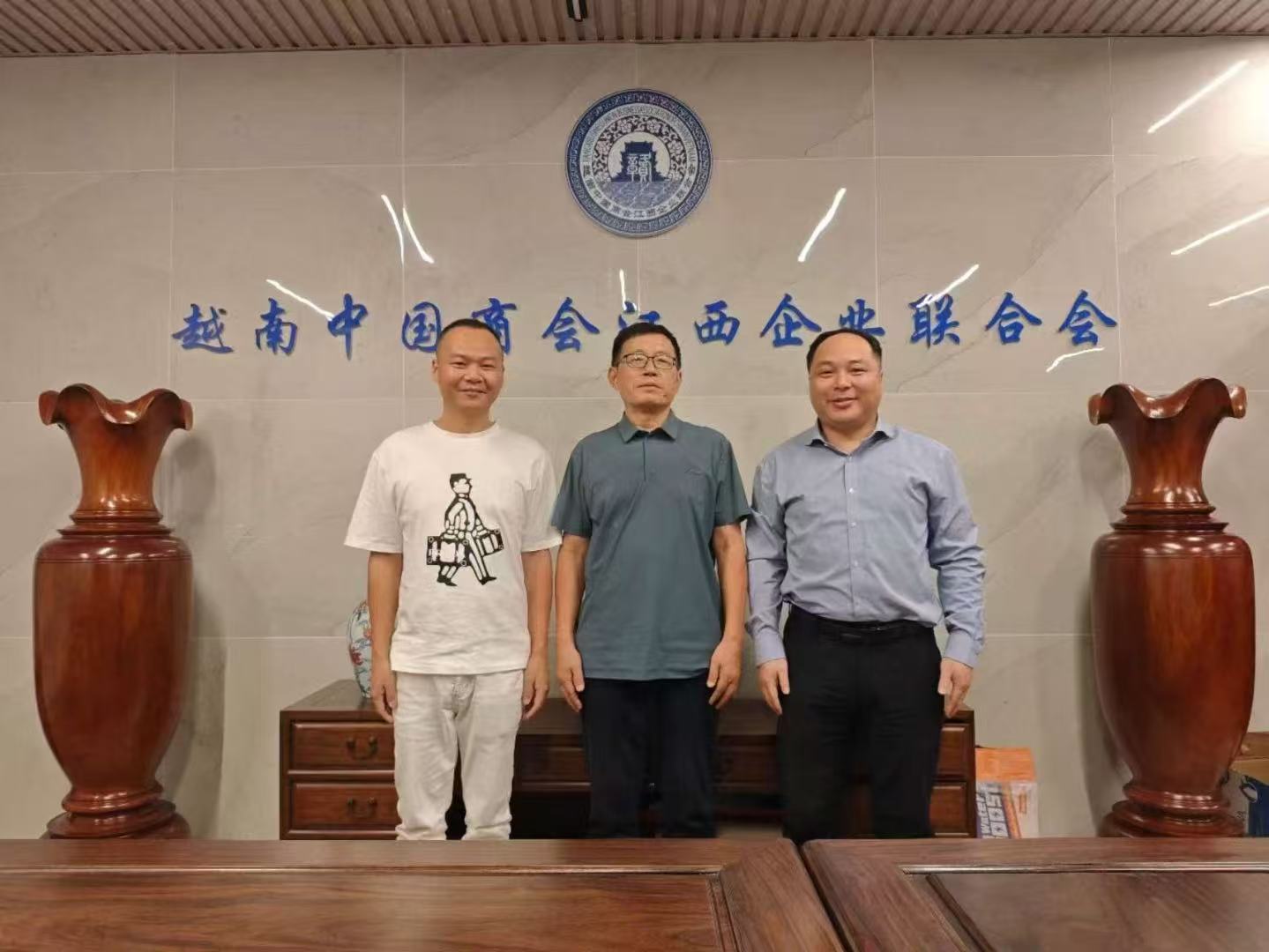 越南张总拜访越南中商会江西企业联合会彭会长